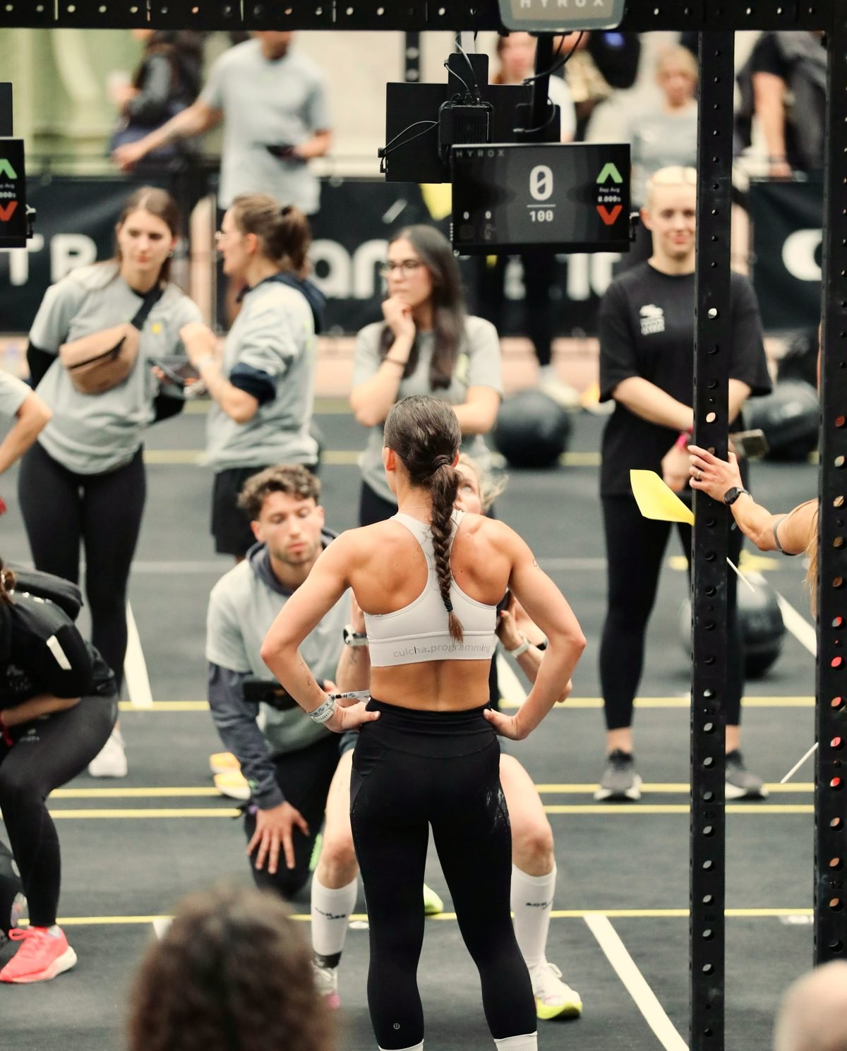 Atletes en una competició de fitness d'alta intensitat