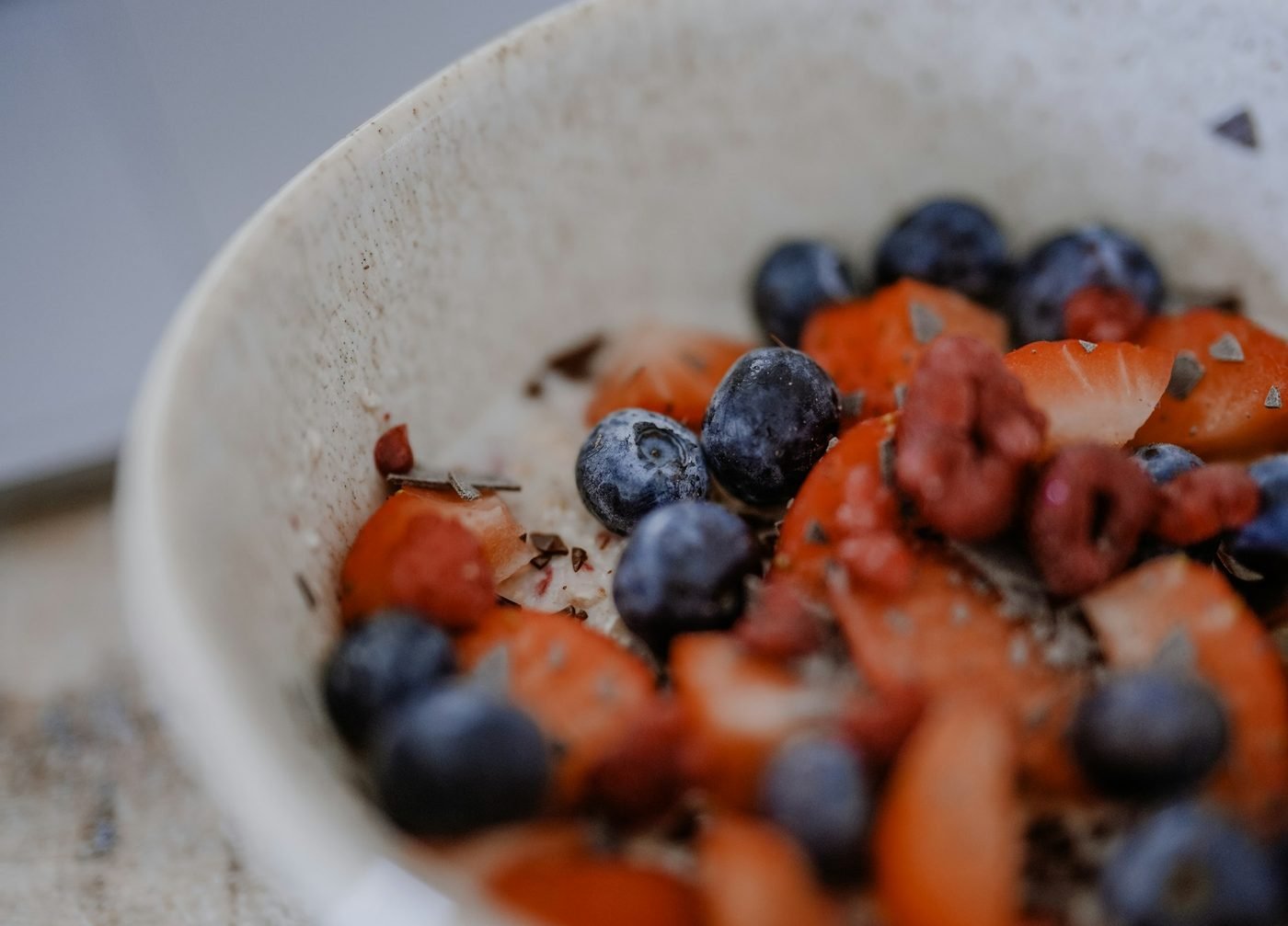 Esmorzar saludable amb iogurt i fruits vermells